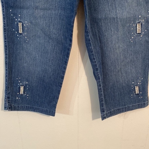 Variations Embellished Capri Jeans NWT size 27 - Picture 4 of 11